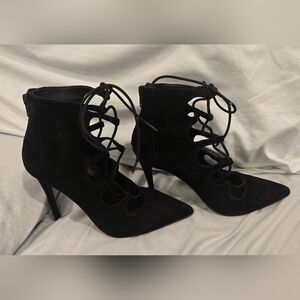 Steve Madden Black Heeled Boots with‎ Timeless Style
